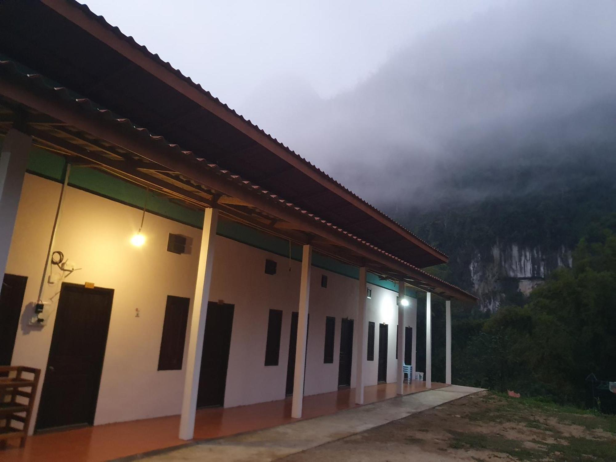 Khounxok Guesthouse Nong Khiaw Exterior photo