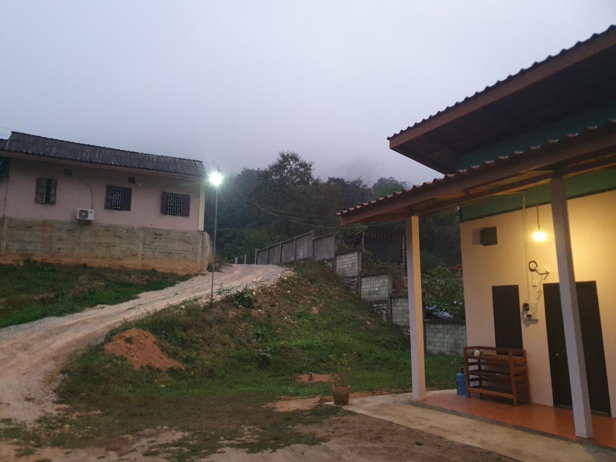 Khounxok Guesthouse Nong Khiaw Exterior photo